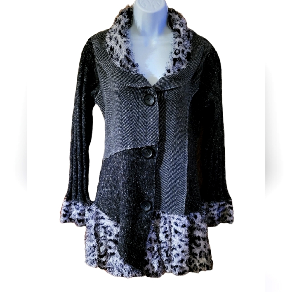 SIONI Cardigan button up sweater leopard trim Excellent Condition Size Medium